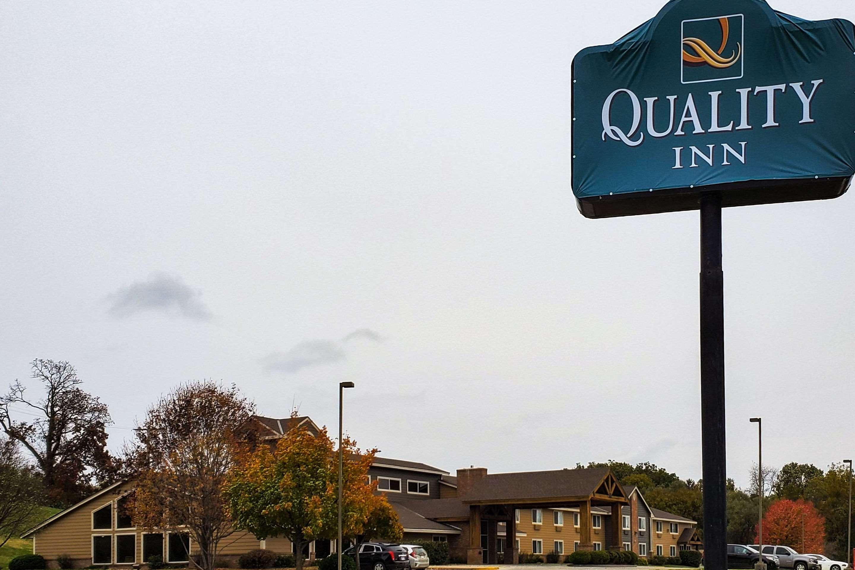 Quality Inn Atchison Bagian luar foto