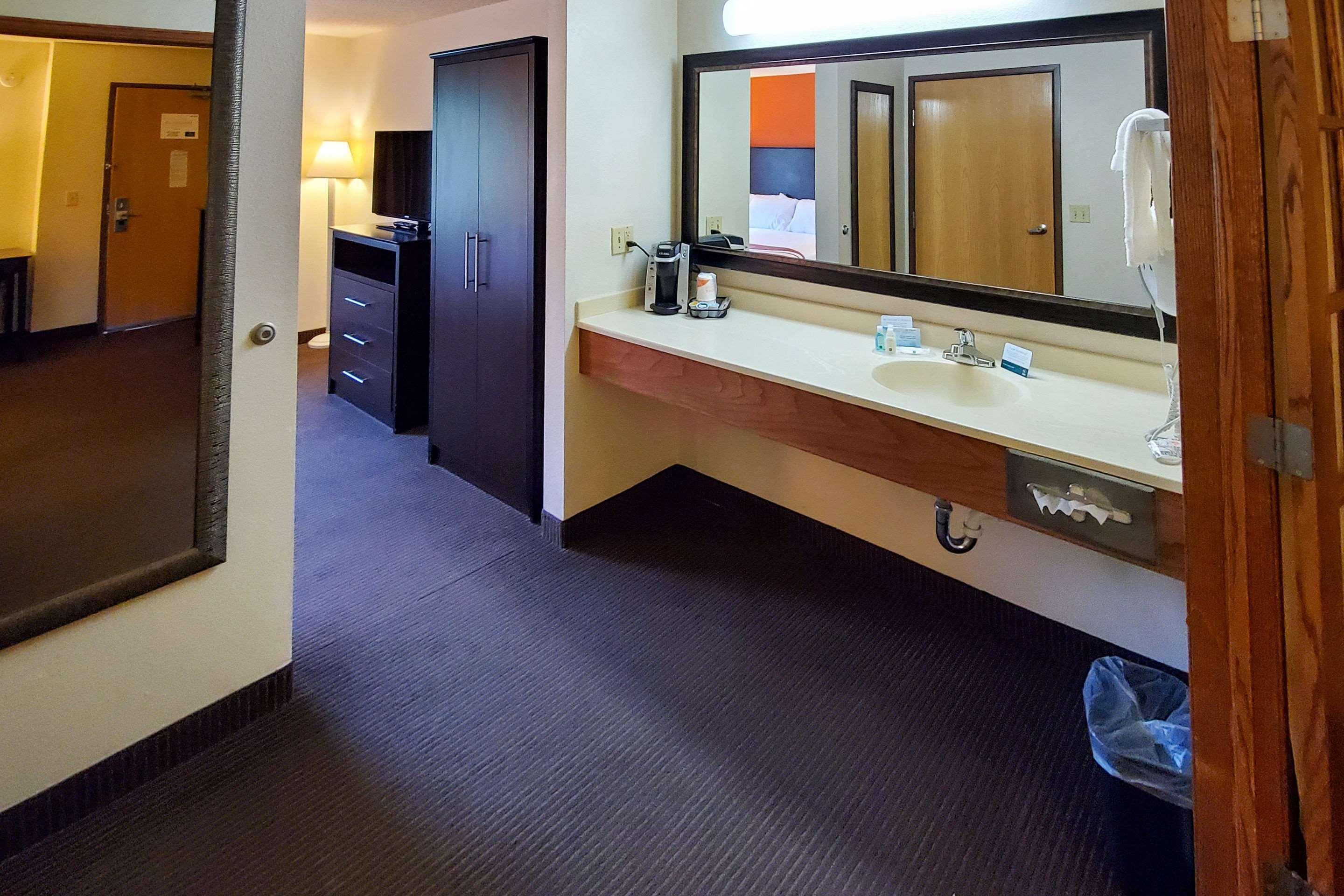 Quality Inn Atchison Bagian luar foto