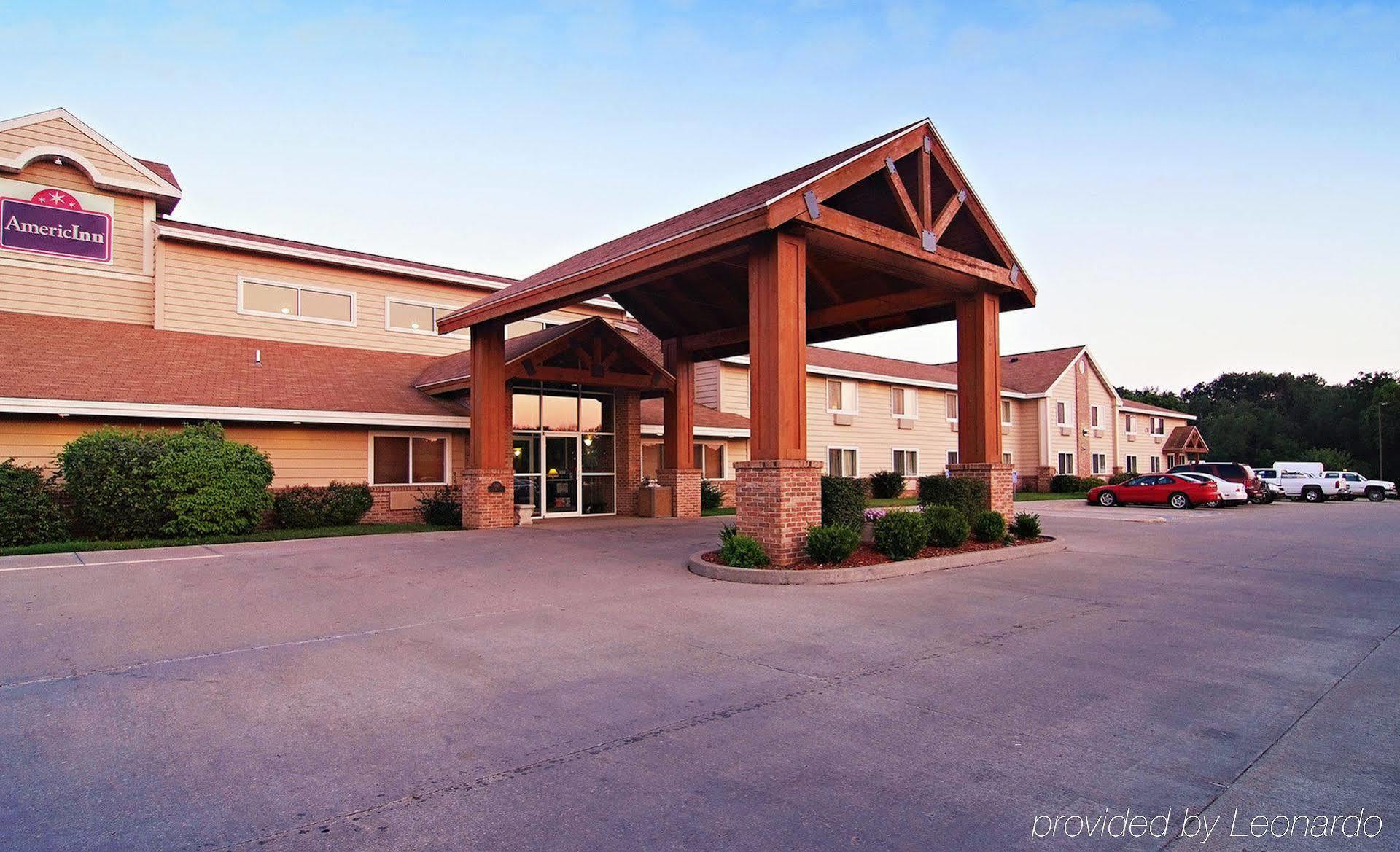 Quality Inn Atchison Bagian luar foto