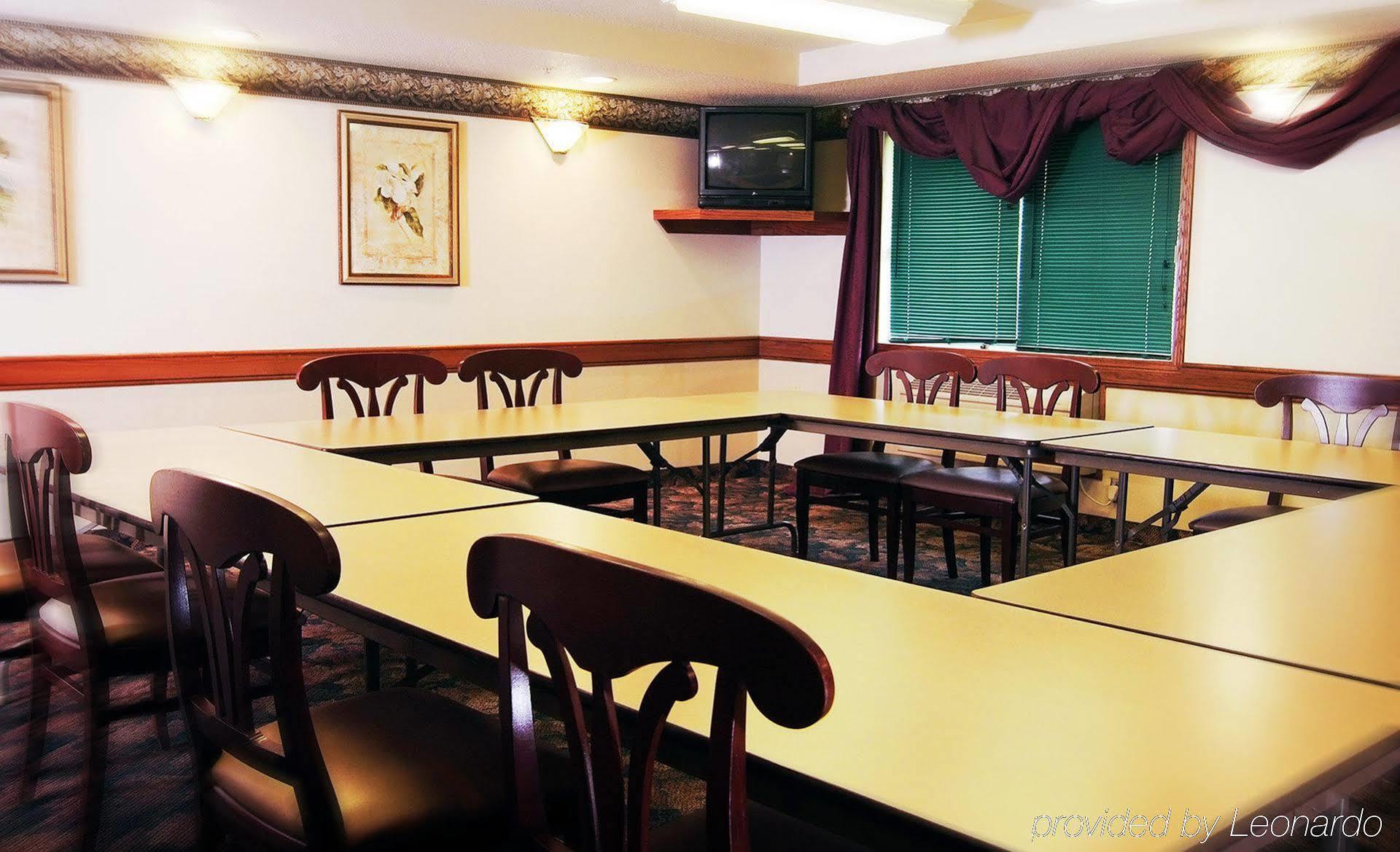 Quality Inn Atchison Bagian luar foto
